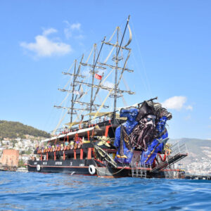 Pirate Boat Tour in Alanya with Caves, Cleopatra Beach