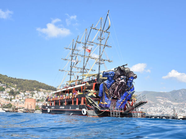 Pirate Boat Tour in Alanya with Caves, Cleopatra Beach