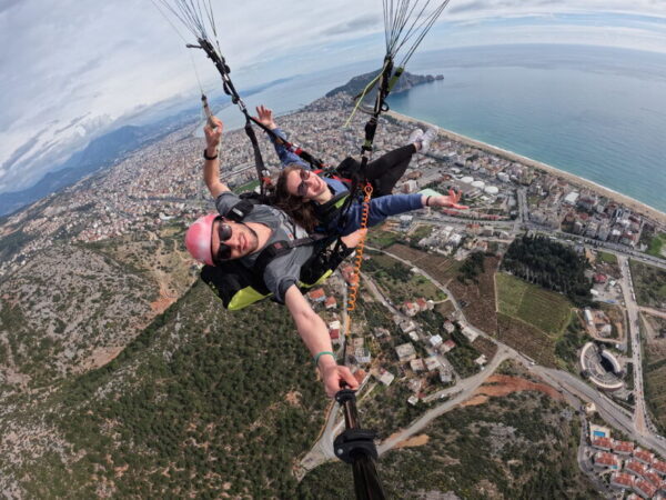 Experience paragliding in Alanya with a scenic flight from the Taurus Mountains and landing at Kleopatra Beach. Hotel pickup included.